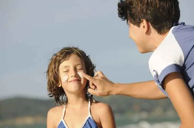 Dióxido de Titânio e Alumina e Trietoxicaprilililsilano